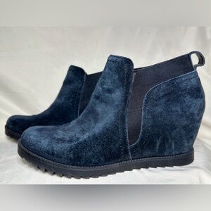 Naturalizer women’s Darena Black Suede Booties size 7.5